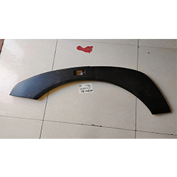 右翼子板装饰板